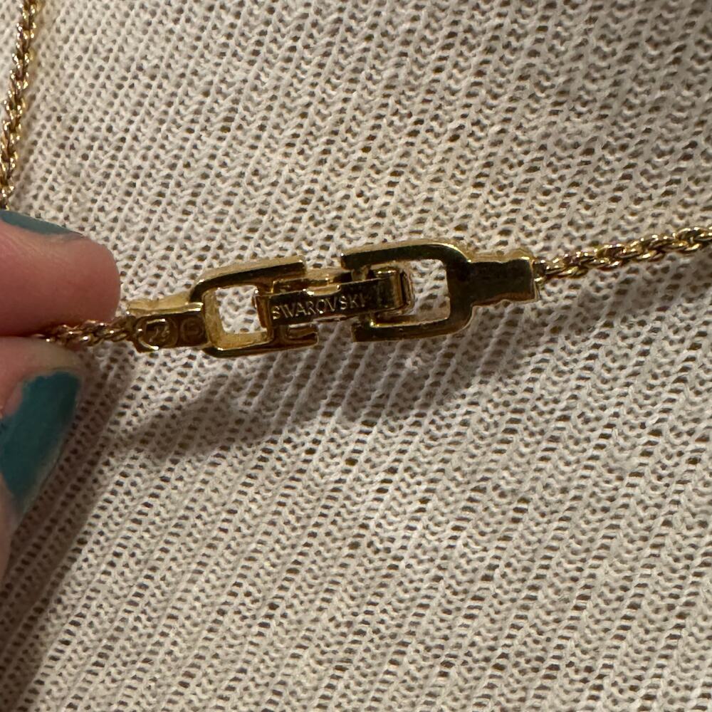 Swarovski Authentic blue tear drop pendant gold chain necklace - Picture 4 of 9